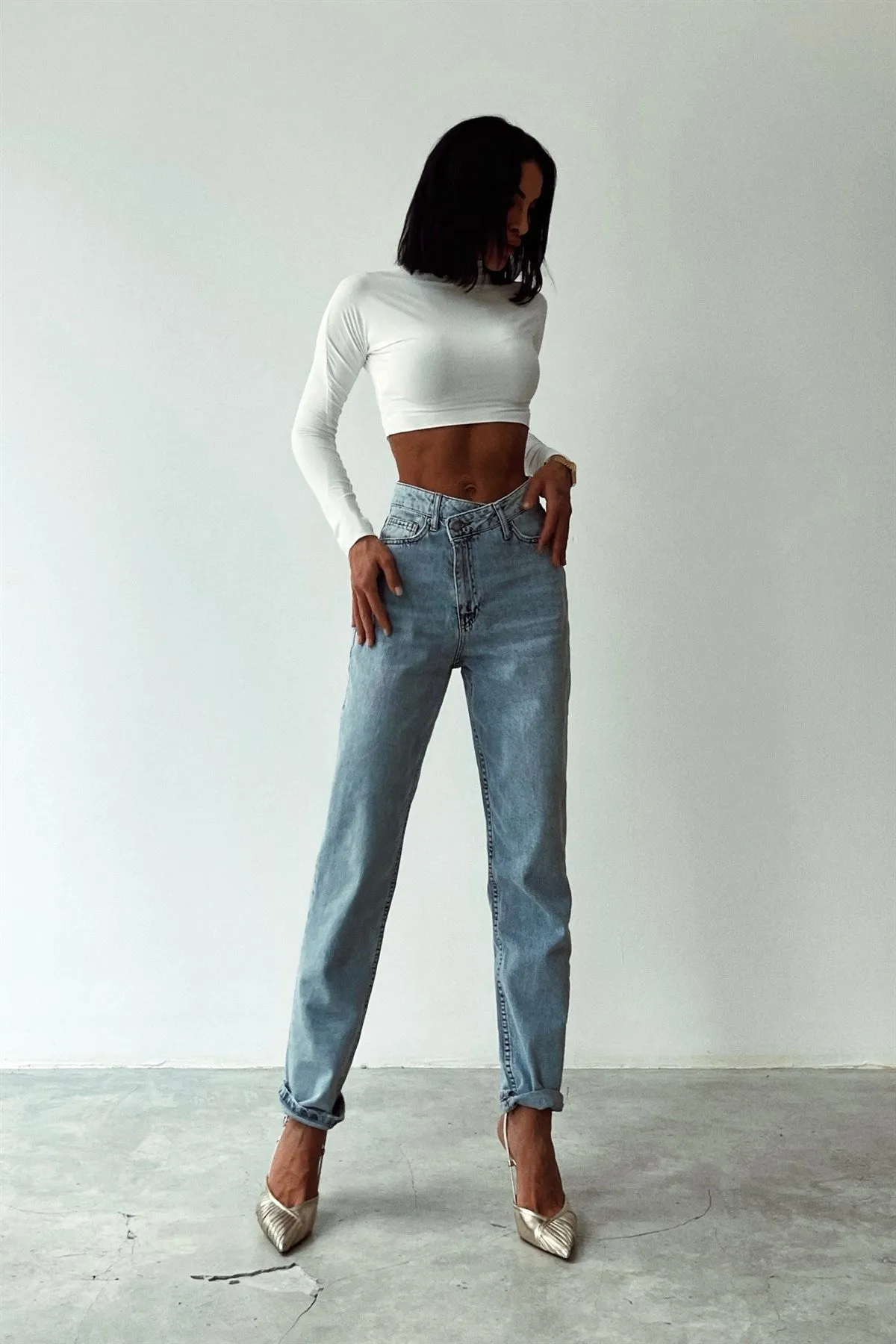 Asymmetric Button Mom Jeans